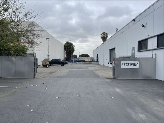 2253-2257 Saybrook Ave, Commerce, CA for lease - Building Photo - Image 2 of 3