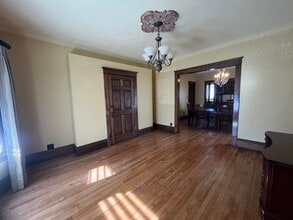 889 Grand Ave, Saint Paul, MN for lease Interior Photo- Image 2 of 9