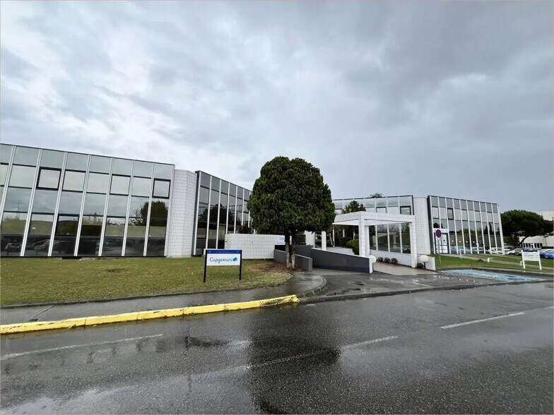 14 Rue Michel Labrousse, Toulouse à louer - Photo du bâtiment - Image 2 de 22