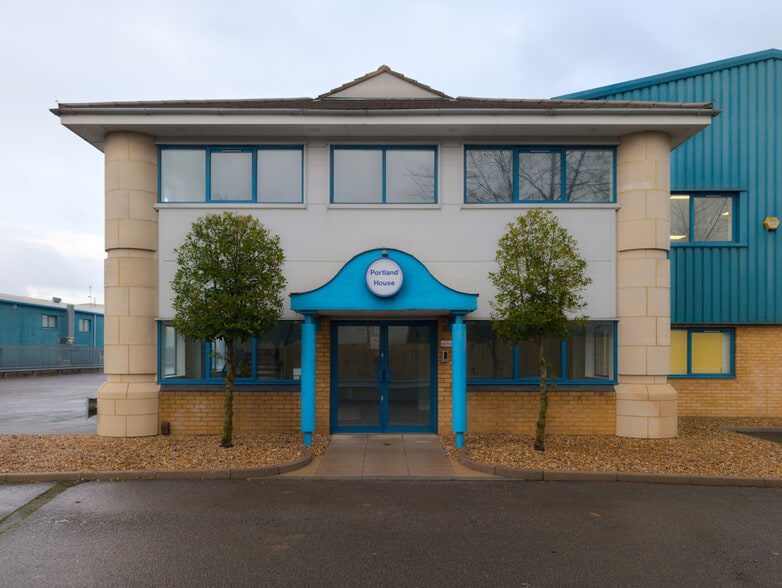 Blackburn Rd, Dunstable for lease - Building Photo - Image 2 of 4