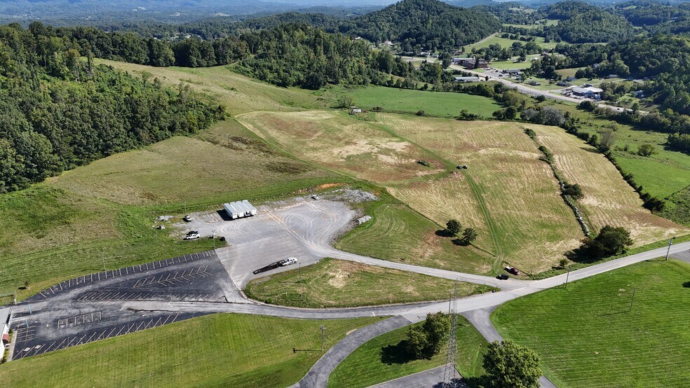 195 Joe R McCrary Rd, Fall Branch, TN à vendre - Photo du bâtiment - Image 3 de 43