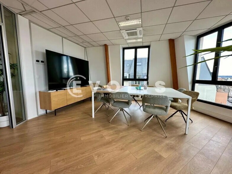 Office in Saint-Maur-des-Fossés for lease - Interior Photo - Image 1 of 12