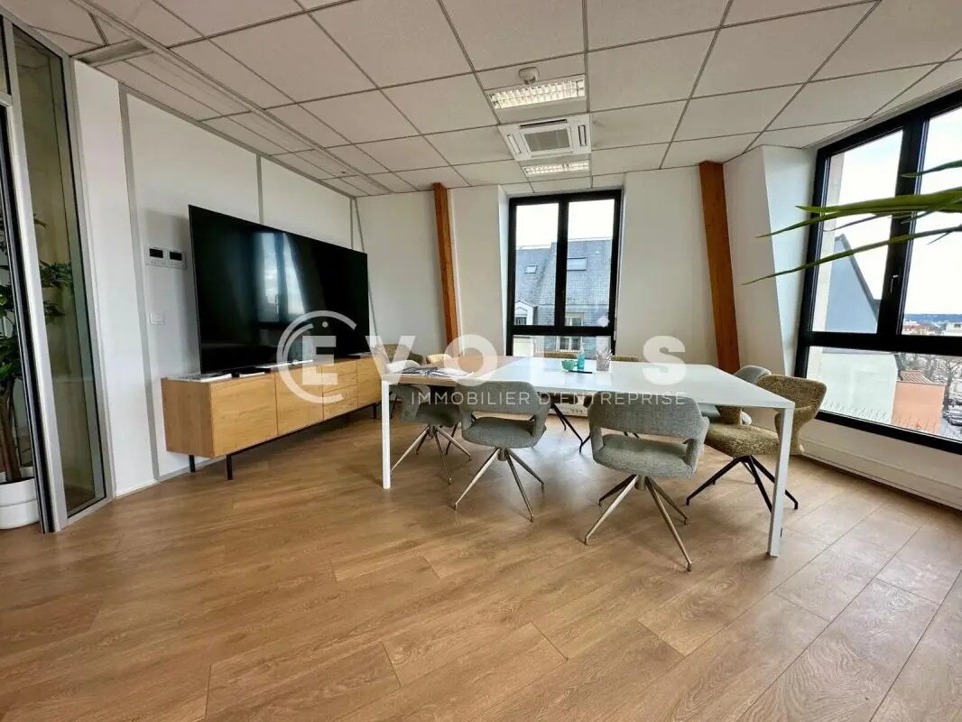Office in Saint-Maur-des-Fossés for lease Interior Photo- Image 1 of 13