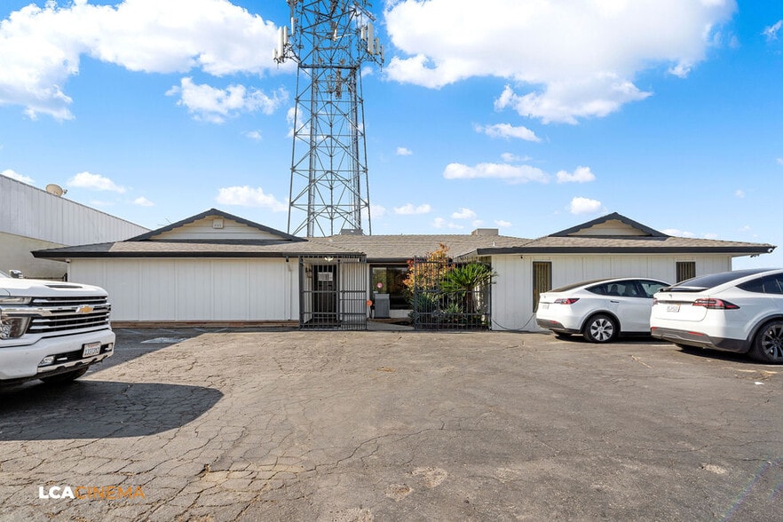 3723 Wilson Rd, Bakersfield, CA for lease - Building Photo - Image 2 of 14