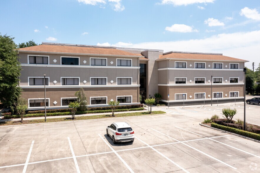 110 Pond Ct, Debary, FL à louer - Photo du bâtiment - Image 2 de 9