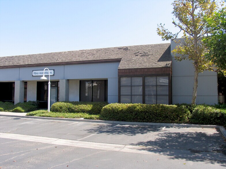 1584 N Batavia St, Orange, CA à louer - Photo du bâtiment - Image 2 de 5