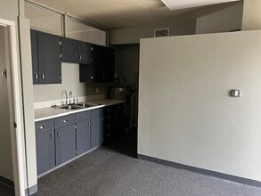 655 A St, Springfield, OR à louer Photo du bâtiment- Image 2 de 4