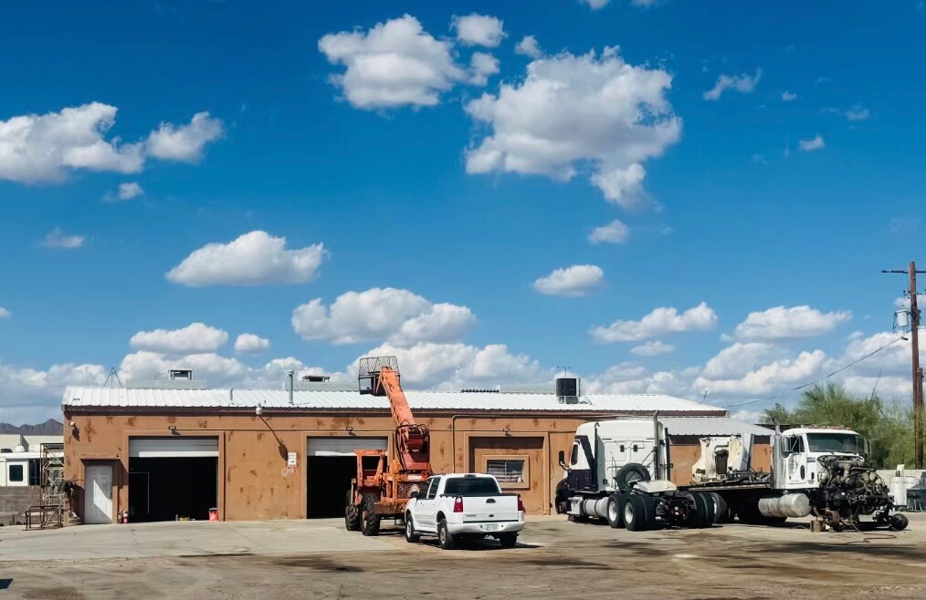 3050 W 4th Ave, Apache Junction, AZ à louer Photo du bâtiment- Image 1 de 12