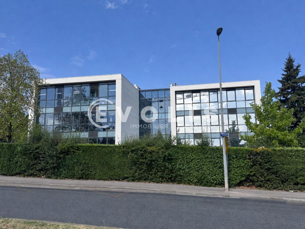 23 Rue Maryse Bastié, Bron for lease Building Photo- Image 1 of 8
