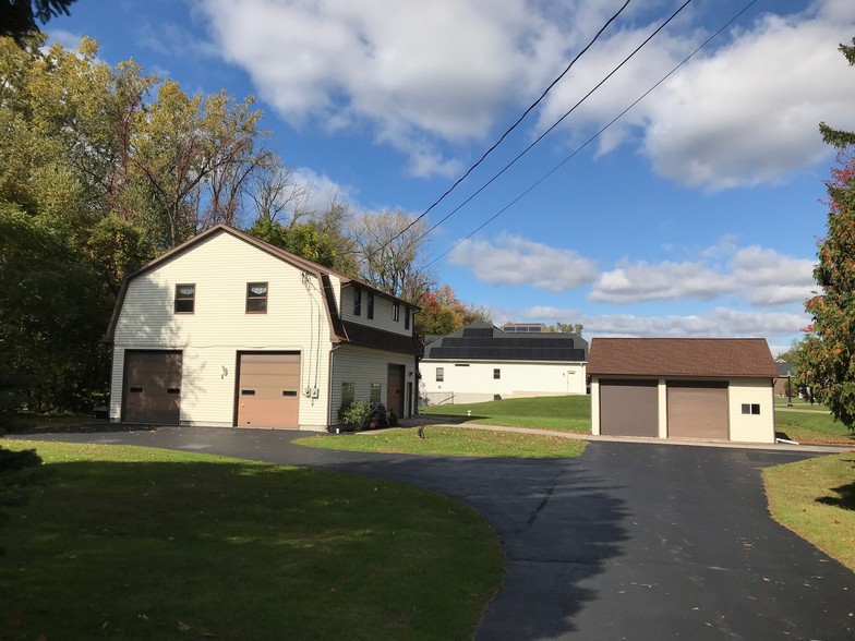 8230 County Rd, East Amherst, NY à vendre - Photo du bâtiment - Image 1 de 1