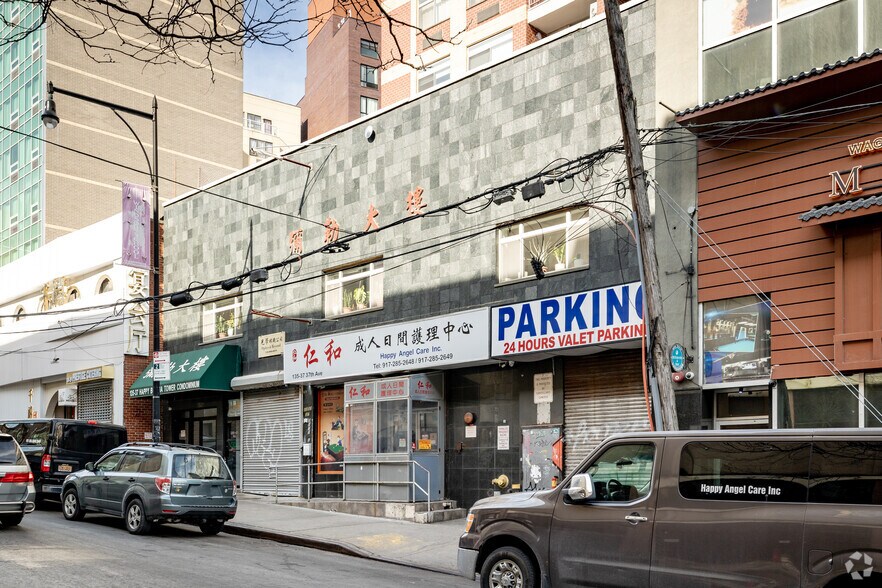 13537 37th Ave, Flushing, NY à vendre - Photo du bâtiment - Image 2 de 8