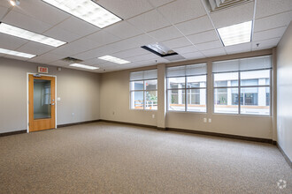 33 Riverside Dr, Pembroke, MA for lease Interior Photo- Image 2 of 7