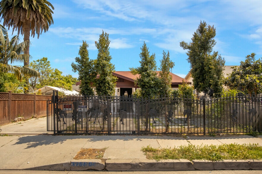 3206 W 27th St, Los Angeles, CA à vendre - Photo du bâtiment - Image 3 de 87