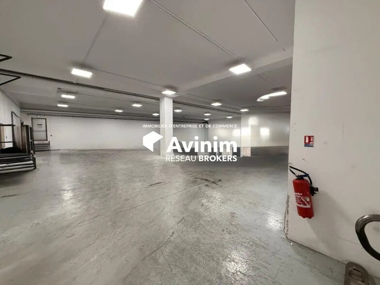 Industrial in Cergy for lease - Interior Photo - Image 1 of 15