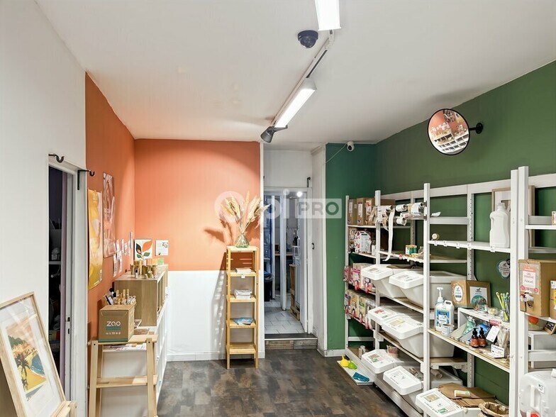 Retail in Marseille for lease - Interior Photo - Image 1 of 6