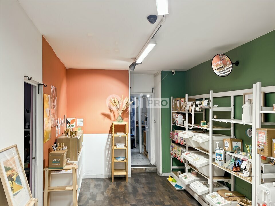 Retail in Marseille for lease Interior Photo- Image 1 of 7