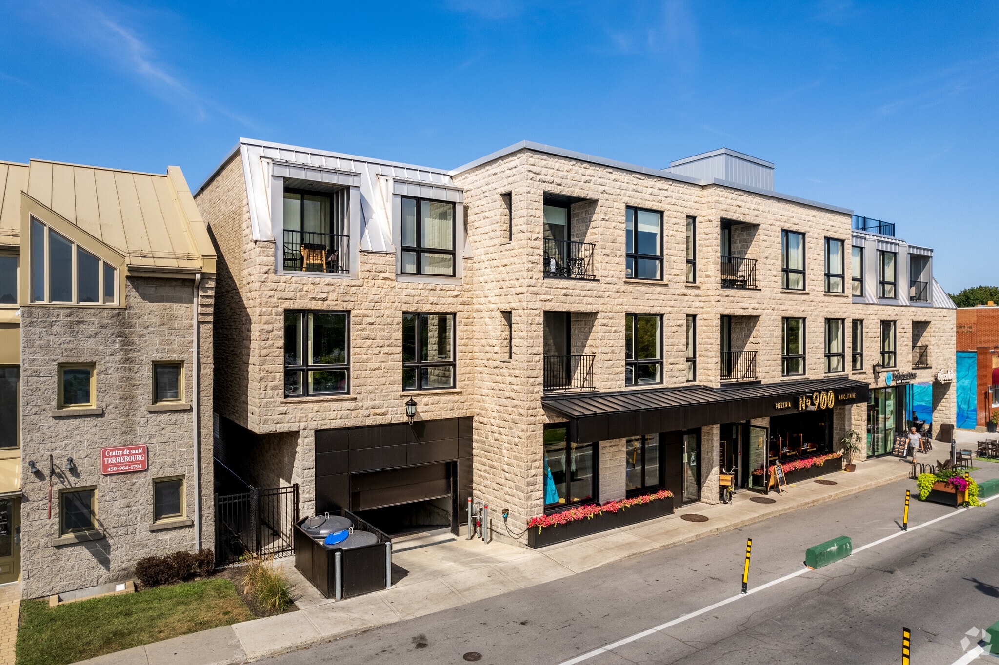 861-867 Rue Saint-Pierre, Terrebonne, QC for lease Primary Photo- Image 1 of 7