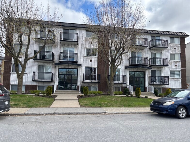 3165 Rue De Mont-Royal, Saint-hubert, QC for sale - Building Photo - Image 2 of 21