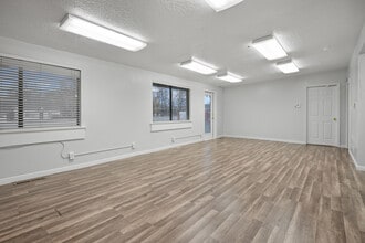 9386 S Redwood Rd, West Jordan, UT à vendre Photo intérieure- Image 1 de 3