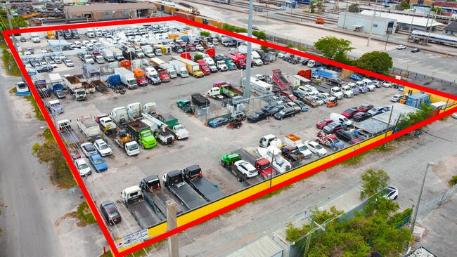Plus de détails pour 3600 NW 95th St, Miami, FL - Commerce de détail à louer