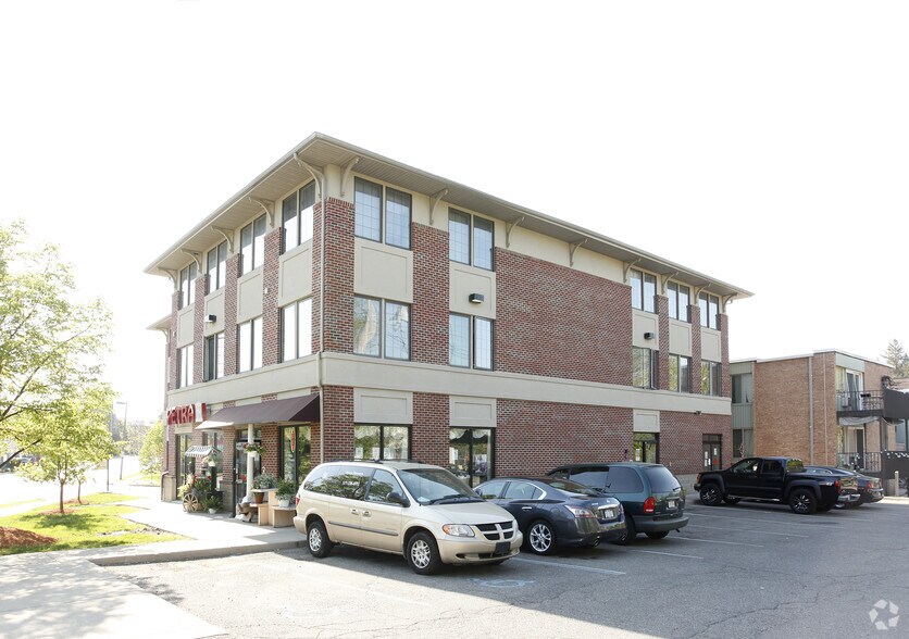 311-315 W Grand River Ave, East Lansing, MI for lease - Building Photo - Image 2 of 2