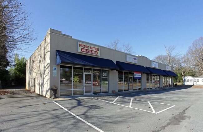 Plus de détails pour 117 W First St, Lowell, NC - Commerce de détail à louer
