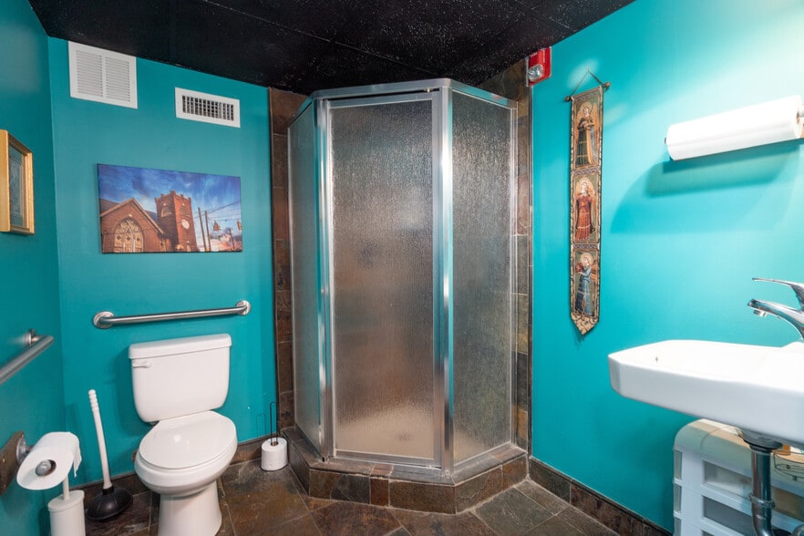 1111 Central Ave, Charlotte, NC for sale - Interior Photo - Image 3 of 11