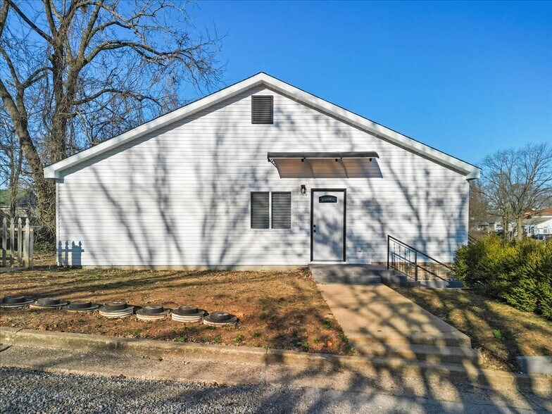 515 Nebraska Ave, West Plains, MO à vendre - Photo du bâtiment - Image 2 de 14