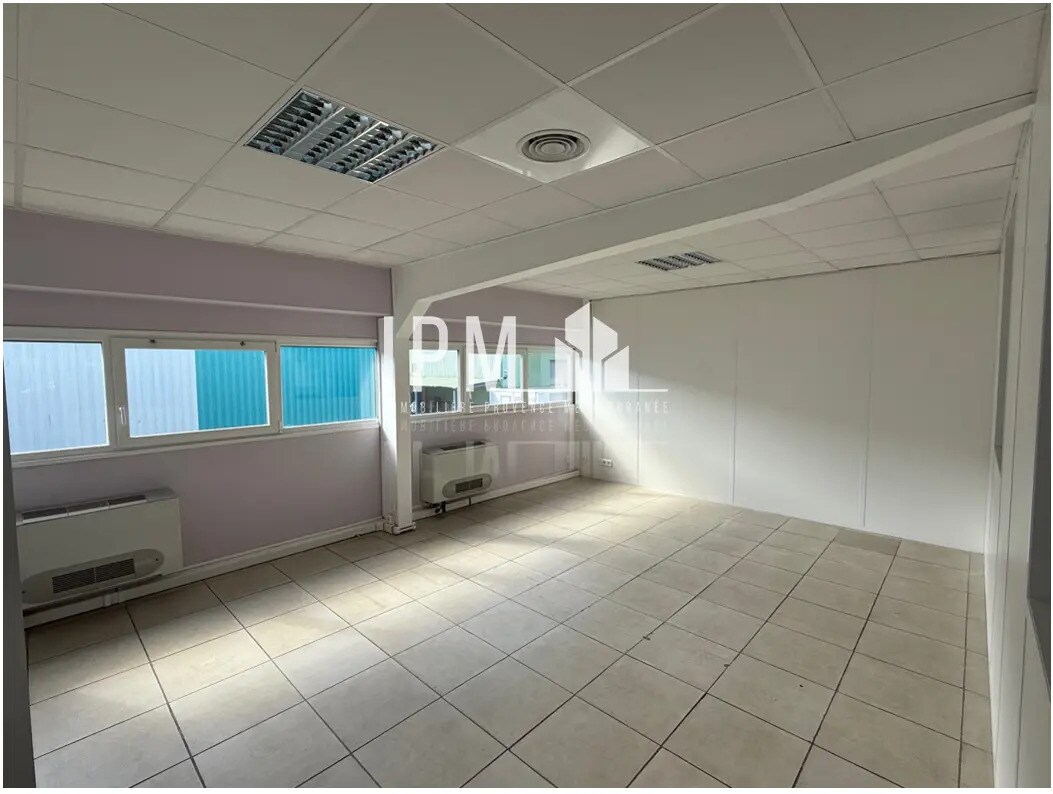 Office in Martigues for lease Primary Photo- Image 1 of 6