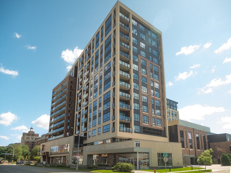 217 14th Ave SW, Rochester, MN à louer - Photo du bâtiment - Image 3 de 23