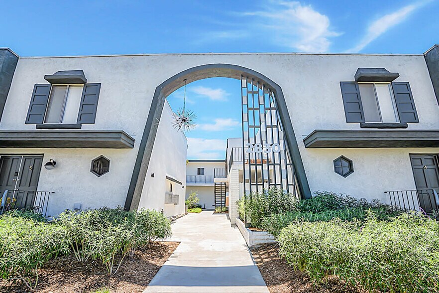 2830 235th St, Torrance, CA à vendre - Photo du bâtiment - Image 2 de 17