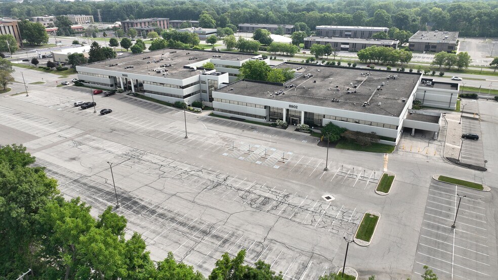 8902-9002 N Meridian St, Indianapolis, IN à louer - Photo du bâtiment - Image 3 de 10