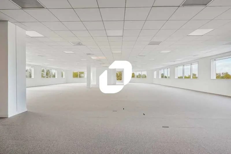 Office in Villepinte for lease - Building Photo - Image 2 of 13