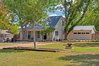 Plus de détails pour 205 E Centre St, Fredericksburg, TX - Spécialité à vendre