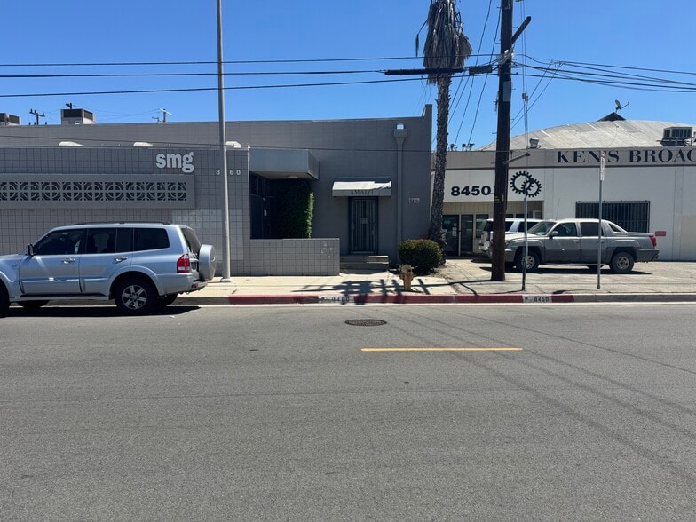 8456 San Fernando Rd, Sun Valley, CA for lease - Building Photo - Image 2 of 11