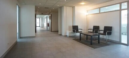 Office in Paris for lease Interior Photo- Image 2 of 6