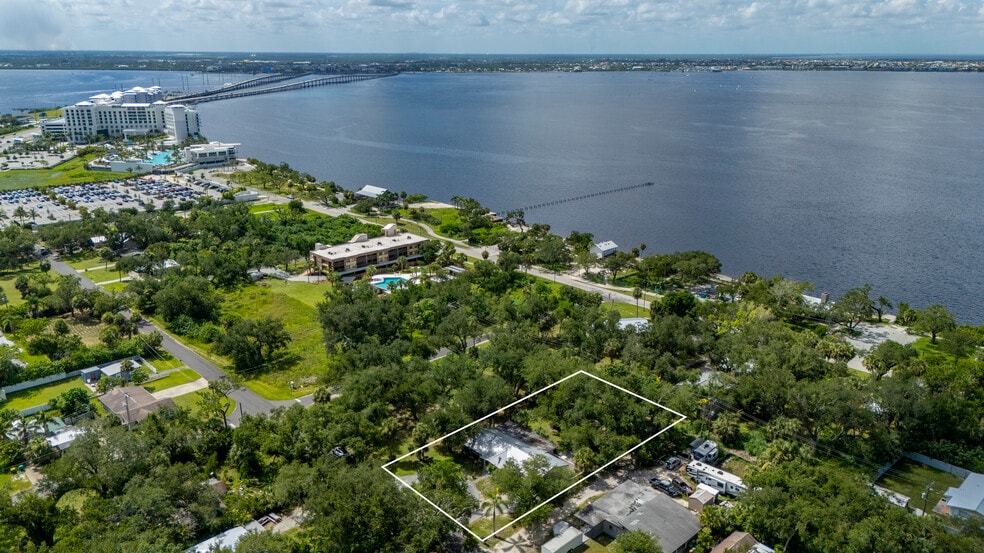 23087 Central Ave, Port Charlotte, FL à vendre - Aérien - Image 2 de 8