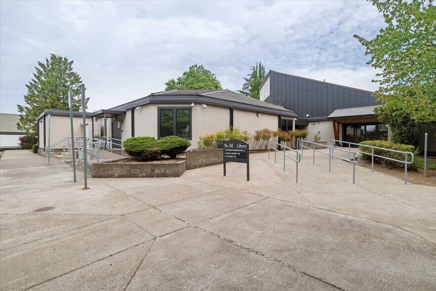 1390 Waverly Dr SE, Albany, OR à louer - Photo du bâtiment - Image 2 de 31