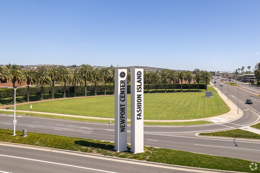 1400 Newport Center Dr, Newport Beach, CA à louer - Photo du bâtiment - Image 2 de 7