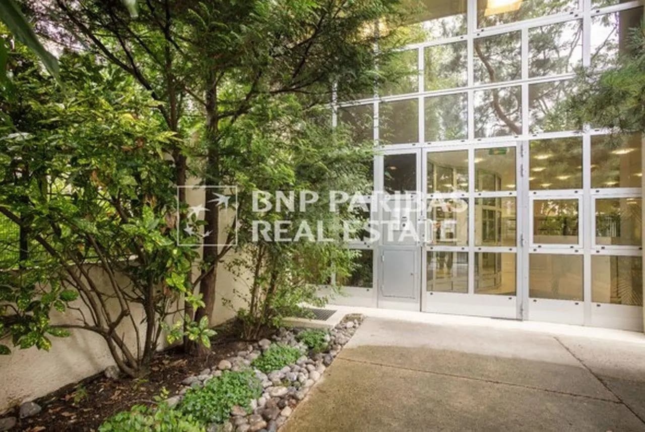 Bureau dans Courbevoie à louer Hall d’entrée- Image 1 de 9