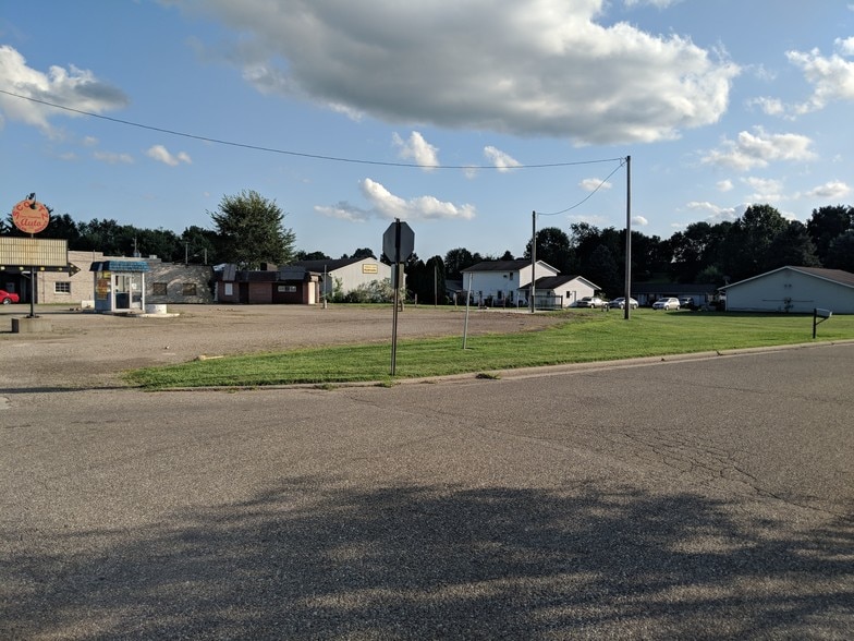 998 N Wooster Ave, Strasburg, OH for lease - Building Photo - Image 2 of 4