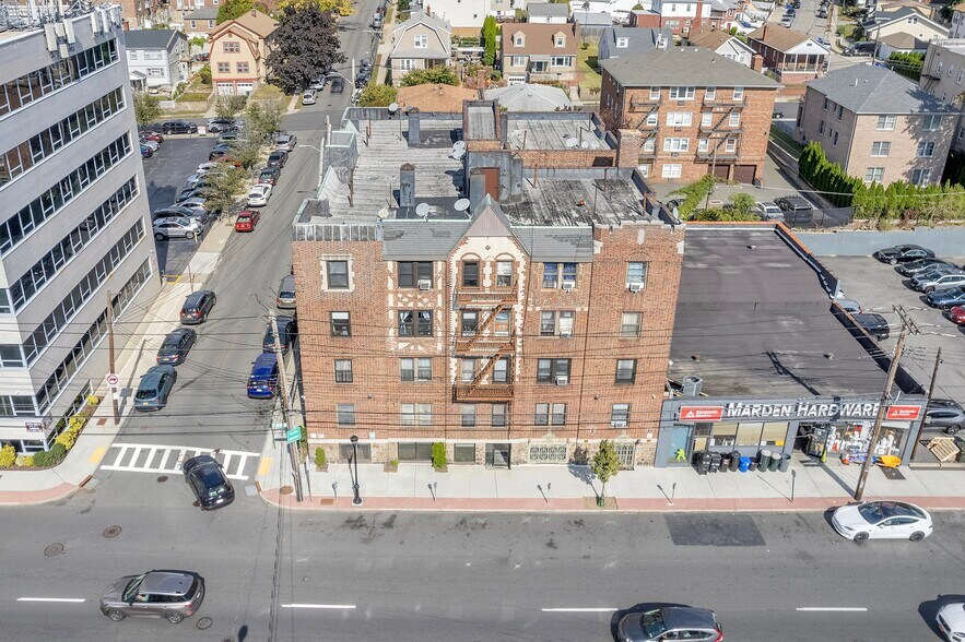 737 Yonkers Ave, Yonkers, NY à vendre - Photo du bâtiment - Image 2 de 6