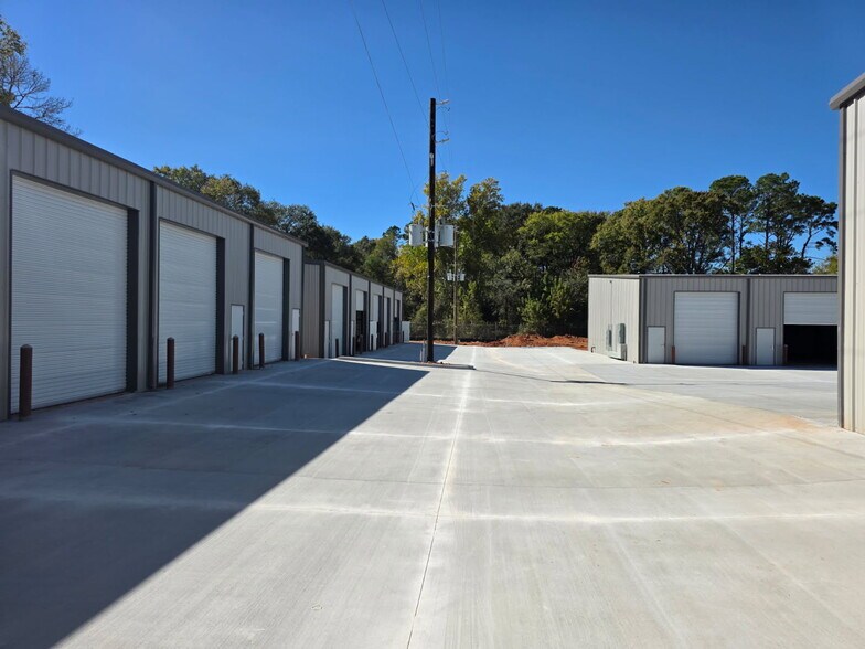 200 Porter Rd, Conroe, TX à louer - Photo du bâtiment - Image 2 de 10