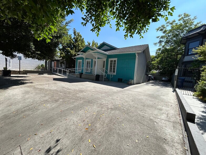 428 N Larchmont Blvd, Los Angeles, CA à louer - Photo du bâtiment - Image 1 de 4