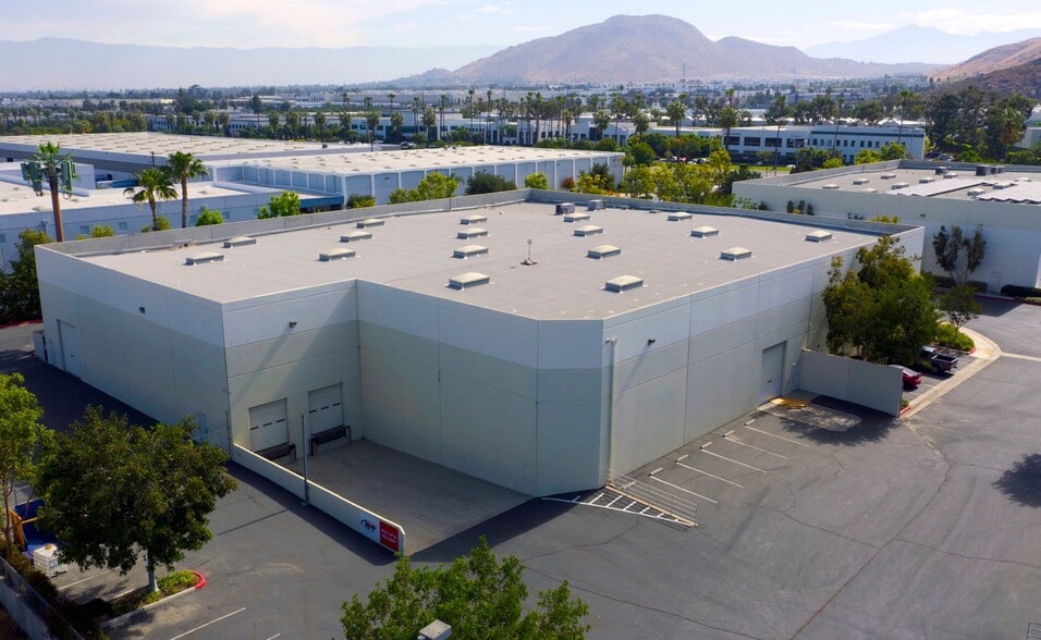 1855 Iowa Ave, Riverside, CA for lease - Building Photo - Image 3 of 10