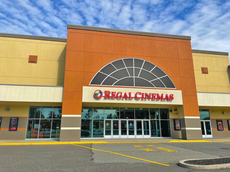 565-605 Portion Rd, Ronkonkoma, NY à louer - Photo du bâtiment - Image 1 de 3