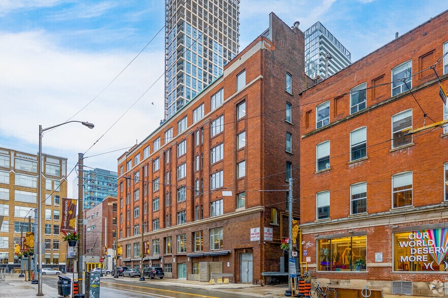 345 Adelaide St W, Toronto, ON à louer - Photo du bâtiment - Image 2 de 4