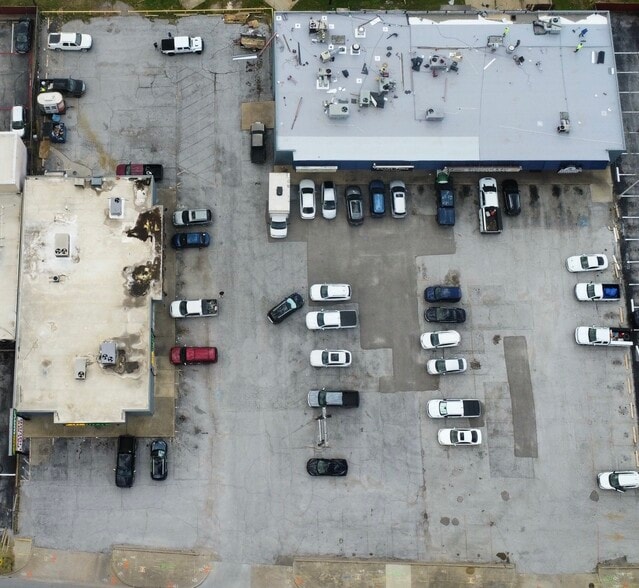 1636 W Mockingbird Ln, Dallas, TX for lease - Aerial - Image 2 of 5