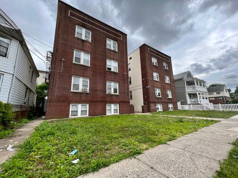 132 Elm Ave, Rahway, NJ à vendre - Photo du bâtiment - Image 2 de 4