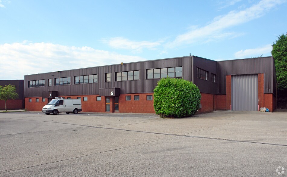 Basingstoke Rd, Reading à louer - Photo du bâtiment - Image 2 de 5